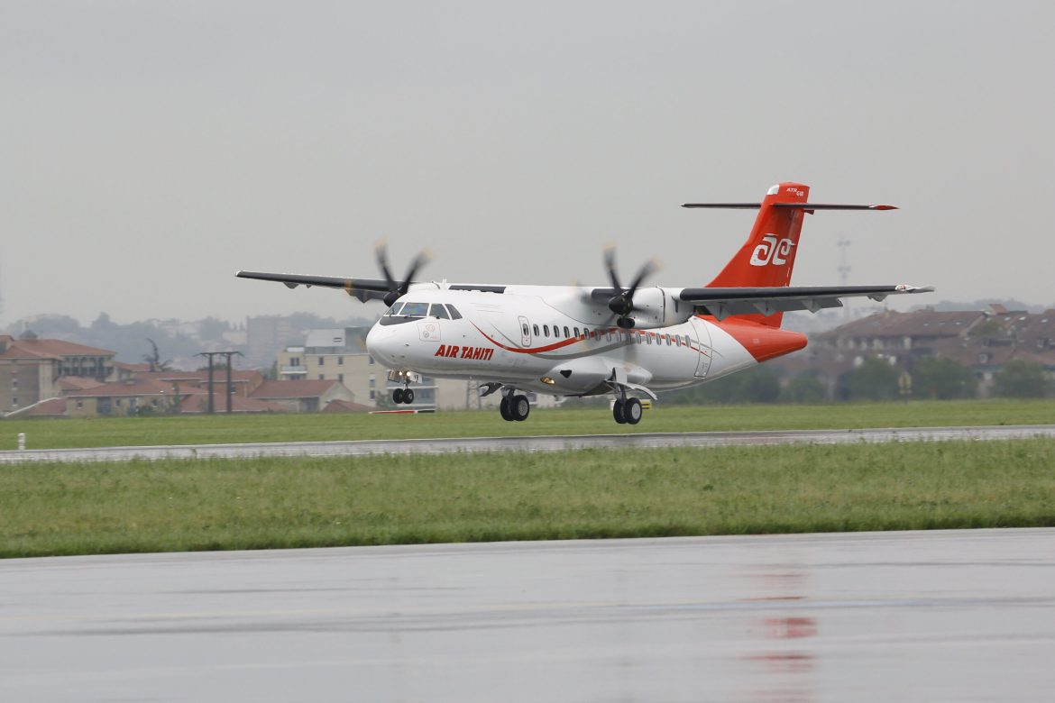 The Air Tahiti ATR 42-600 landing at the Blagnac Airport