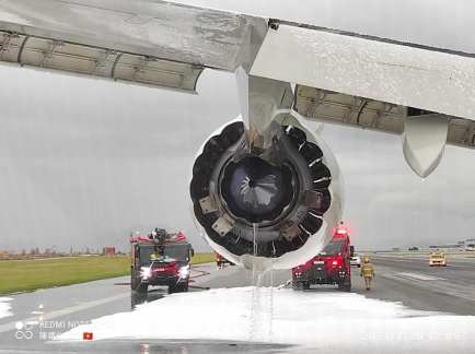 Picture from ground respondent, could see the thrust reversers valves has deployed and the trace of fire extinguishing foam. Source: DimSum Daily