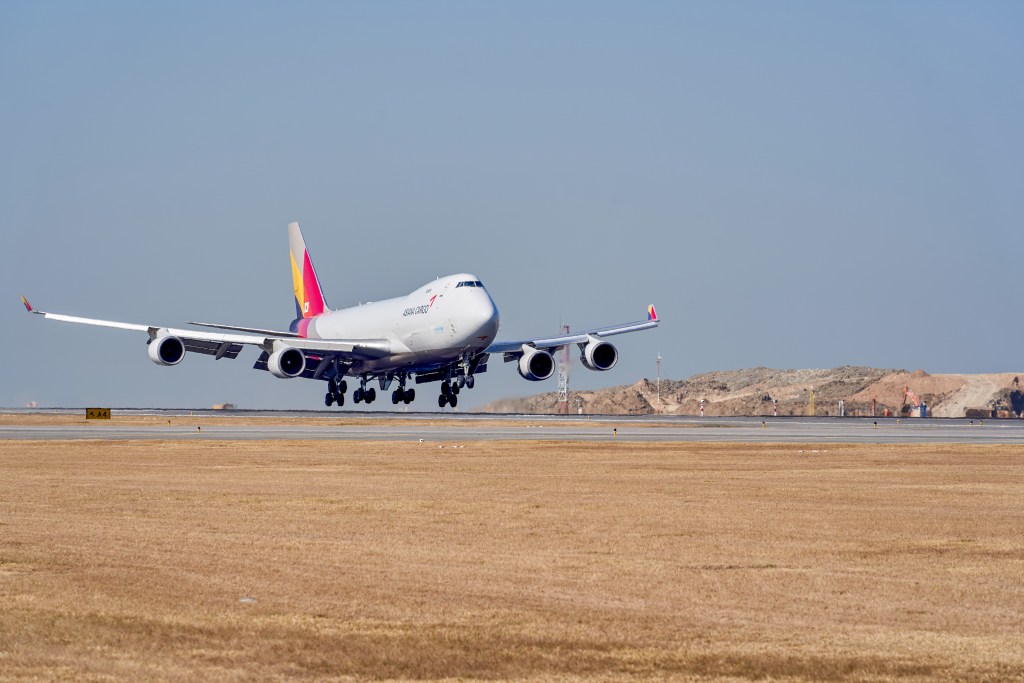 Representative from Airport Authority and Civil Aviation Department conducted the final inspections of the runway. (Source: Airport Authority, Hong Kong).
